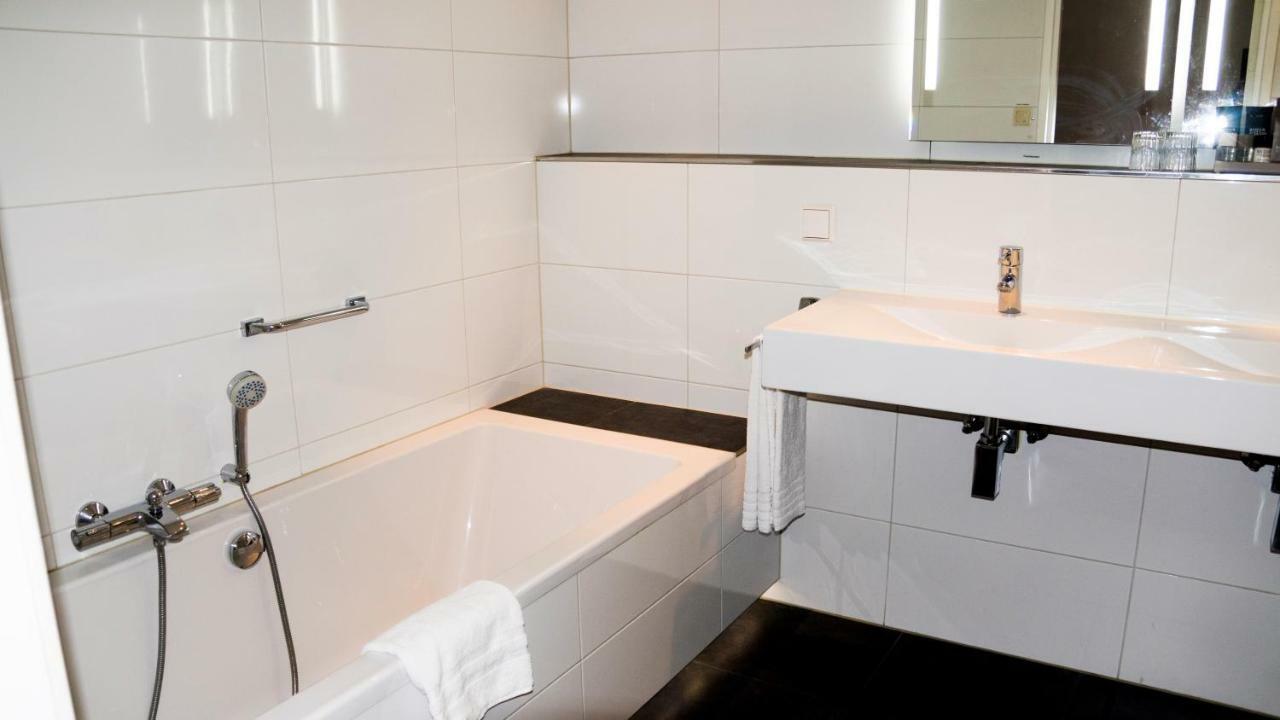 Van Der Valk Hotel Hardegarijp - Leeuwarden エクステリア 写真